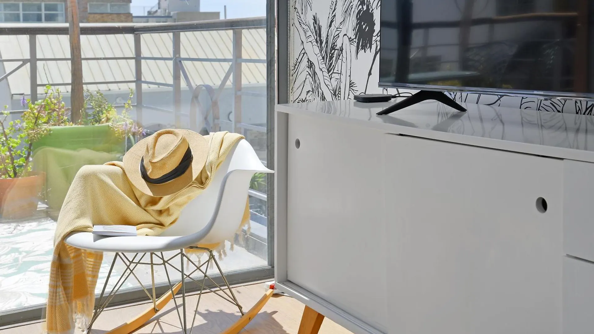 Spacious City Living Pool & Gym Facilities Le Cap Appartement