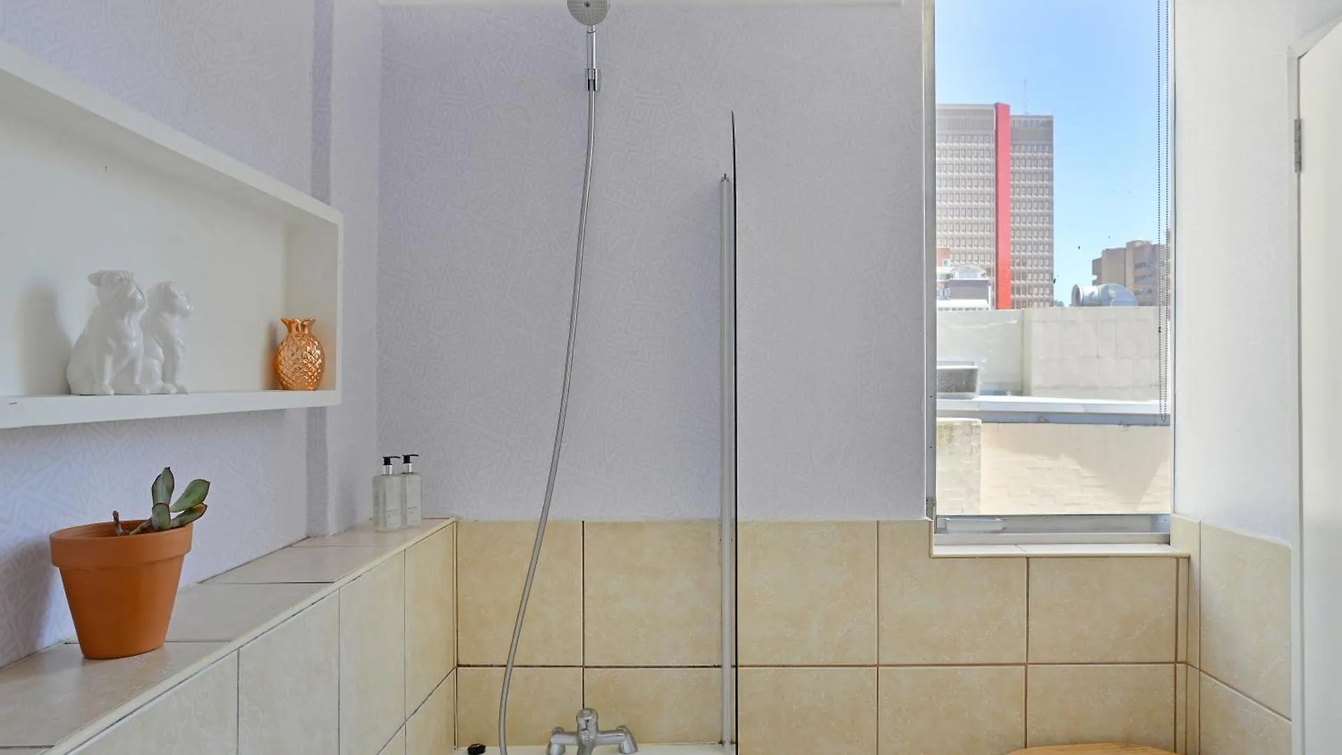 Spacious City Living Pool & Gym Facilities Le Cap Appartement