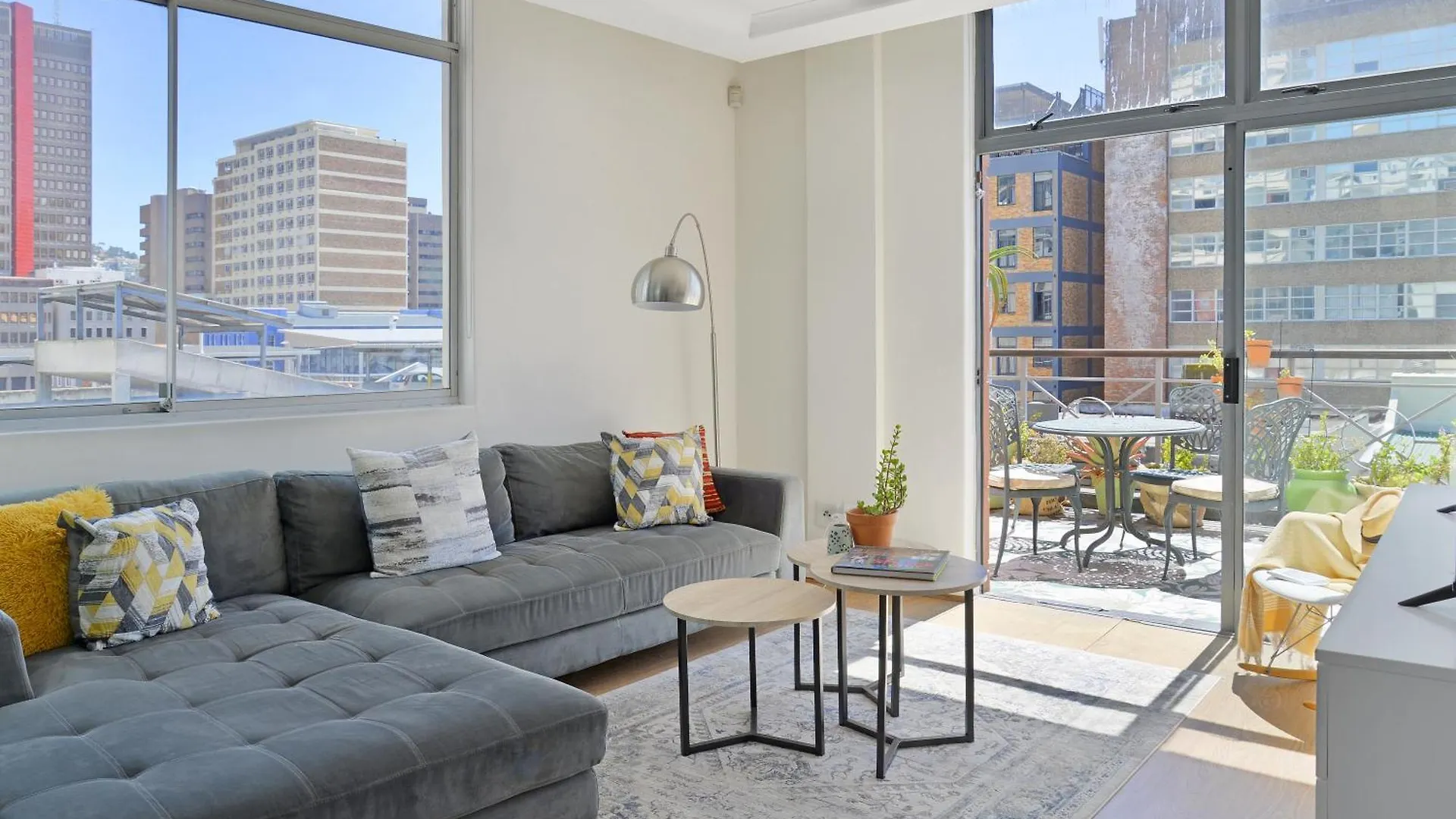 Spacious City Living Pool & Gym Facilities Le Cap